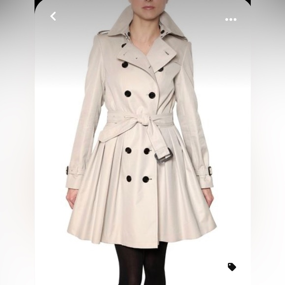 BURBERRY Double Breasted Trench Coat with pleated skirt in great condition - Picture 2 of 12